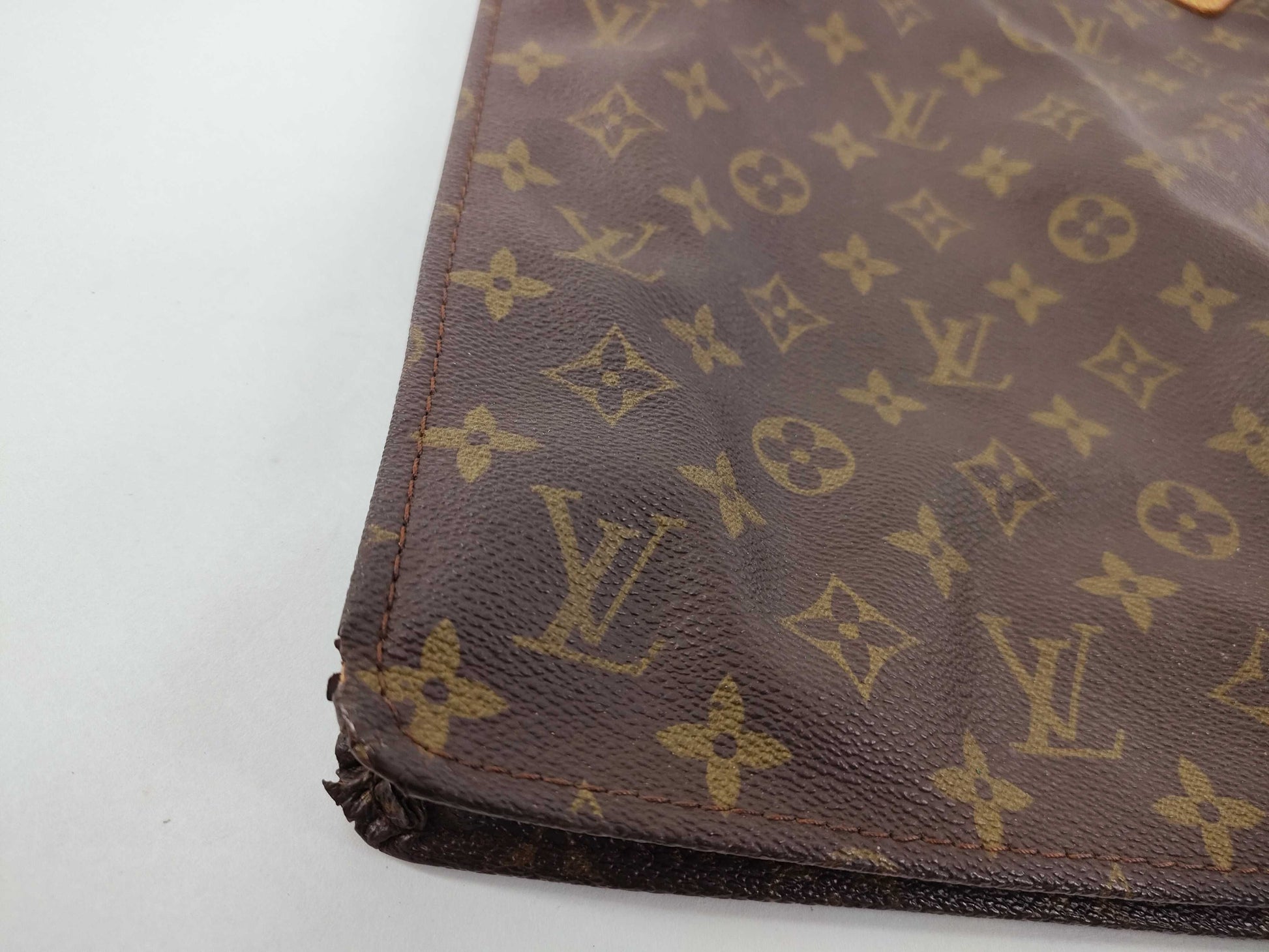 LOUIS VUITTON Monogram Louis Vuitton Tote Bag