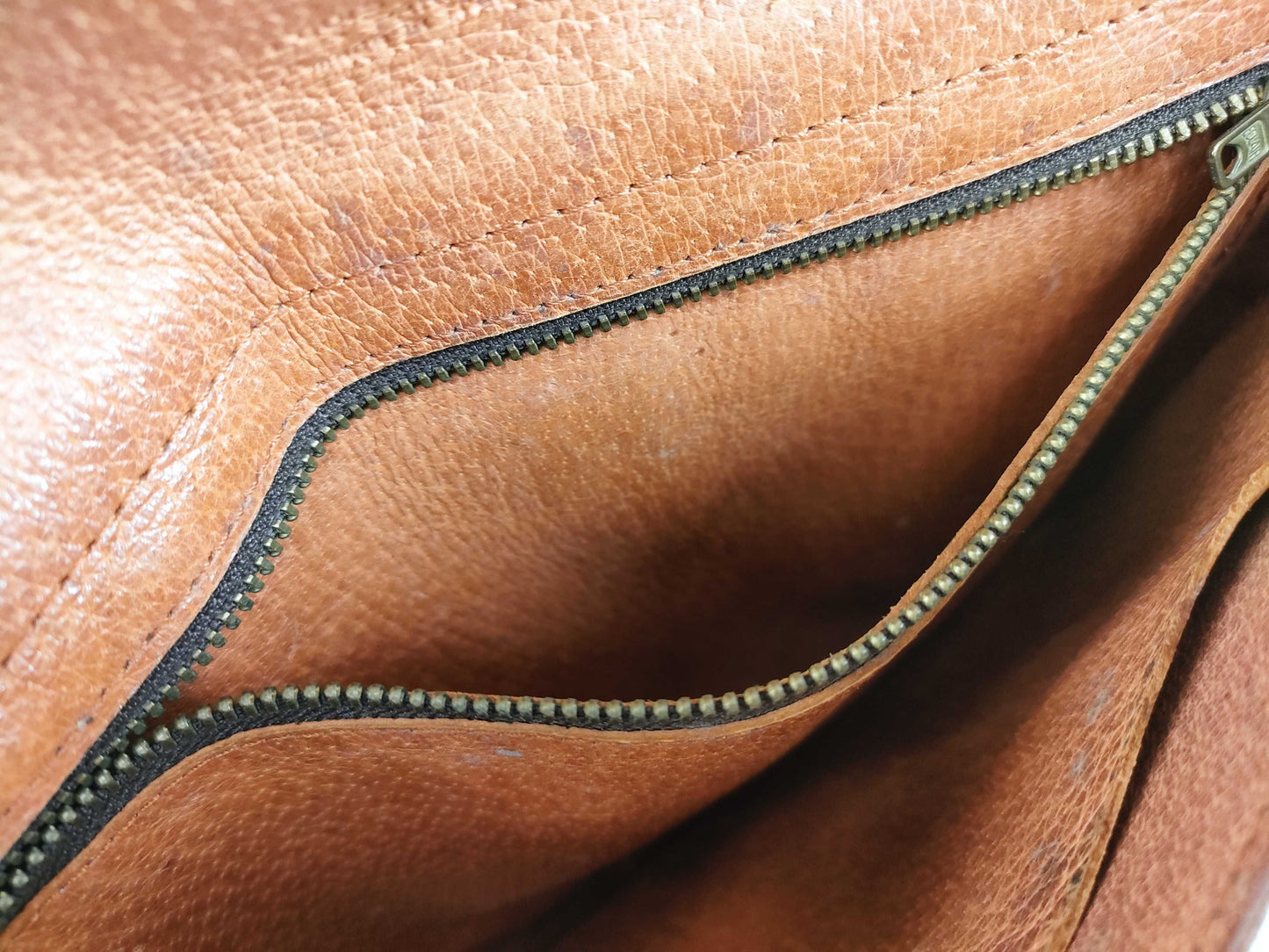LOUIS VUITTON Monogram Louis Vuitton Shoulder Bag