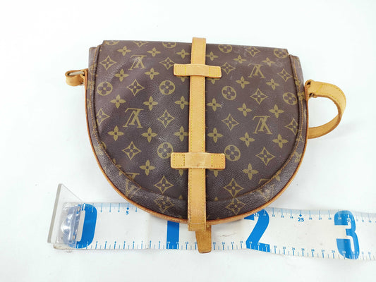 LOUIS VUITTON Monogram Louis Vuitton Shoulder Bag