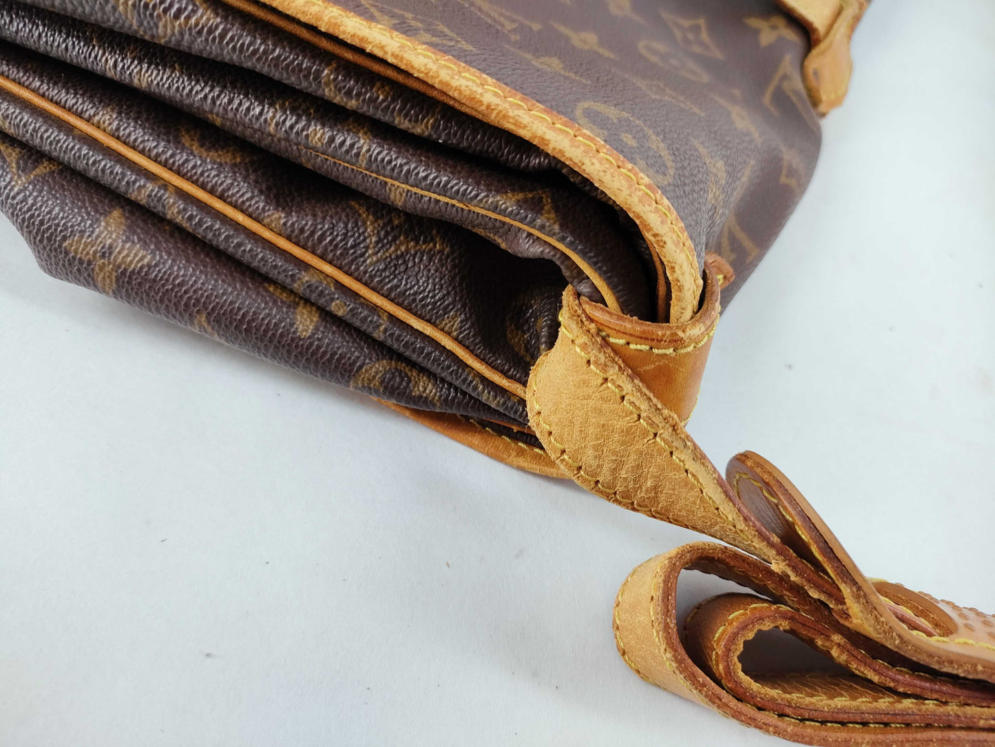 LOUIS VUITTON Monogram Louis Vuitton Shoulder Bag