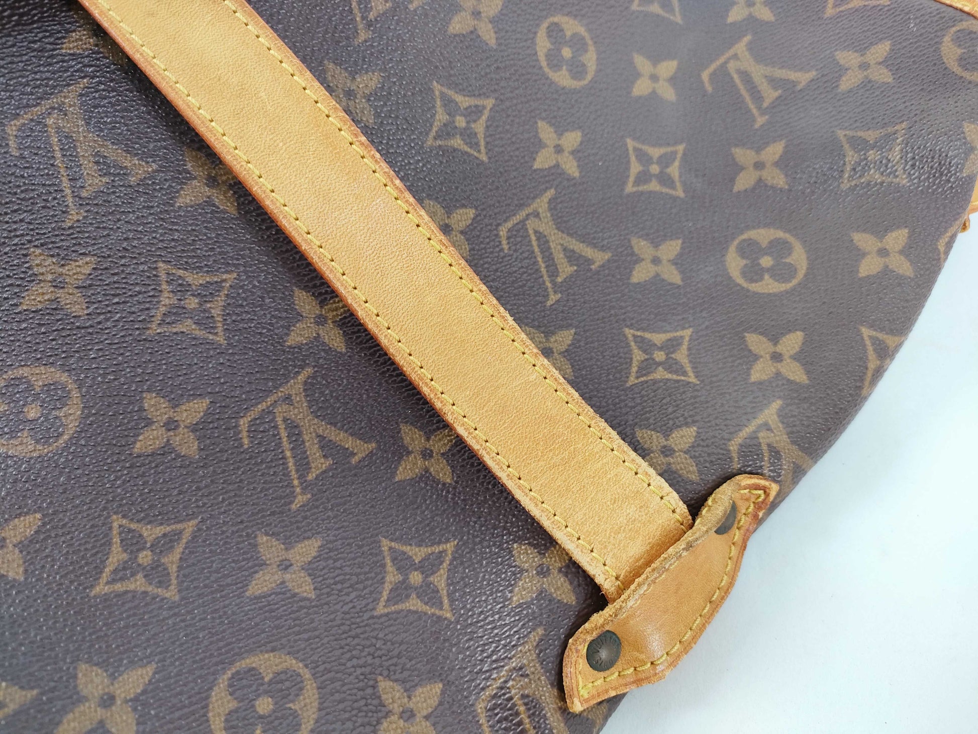 LOUIS VUITTON Monogram Louis Vuitton Shoulder Bag