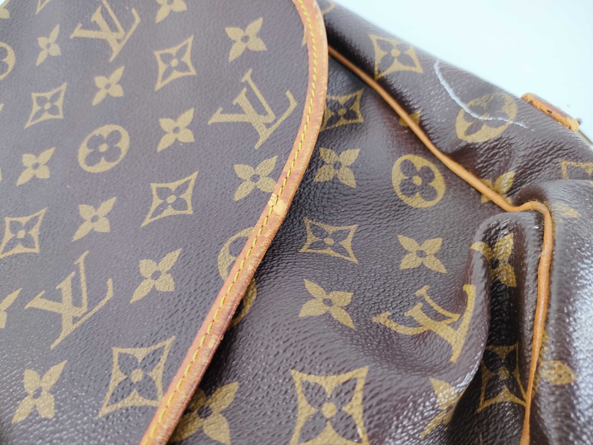 LOUIS VUITTON Monogram Louis Vuitton Shoulder Bag