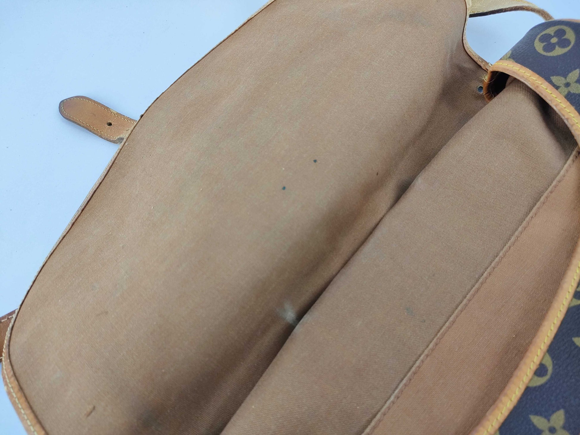LOUIS VUITTON Monogram Louis Vuitton Shoulder Bag