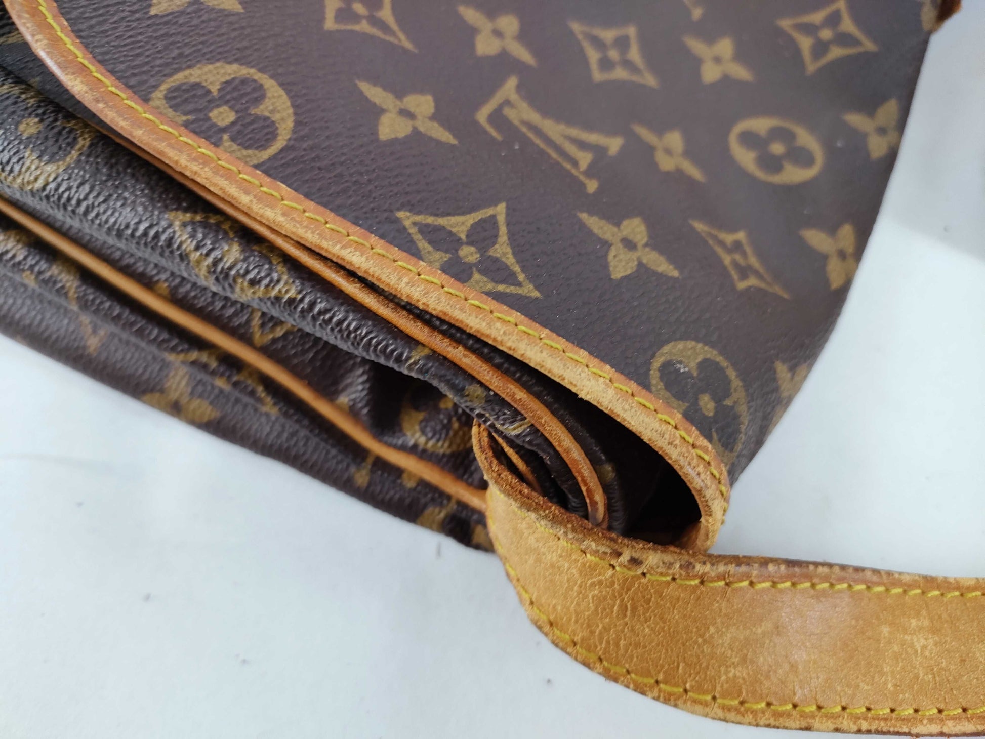 LOUIS VUITTON Monogram Louis Vuitton Shoulder Bag