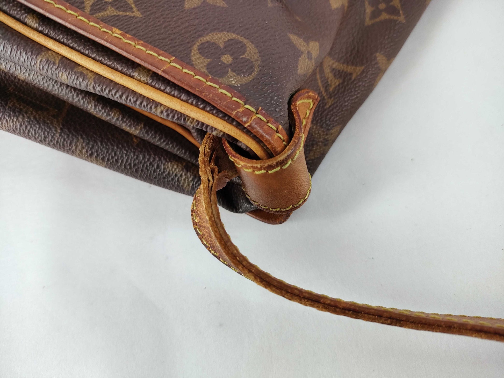 LOUIS VUITTON Monogram Shoulder Bag