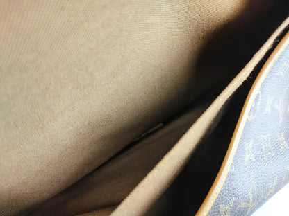 LOUIS VUITTON Monogram Louis Vuitton Shoulder Bag