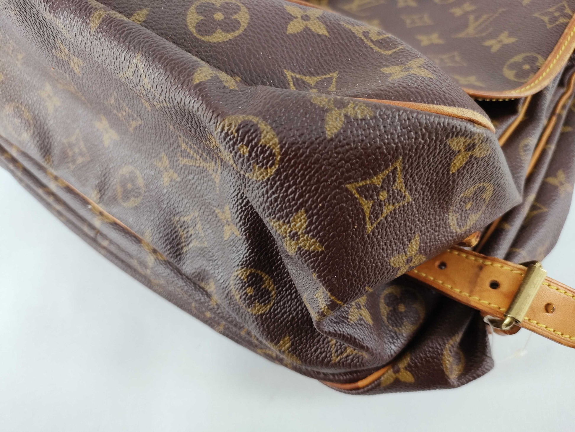 LOUIS VUITTON Monogram Louis Vuitton Shoulder Bag