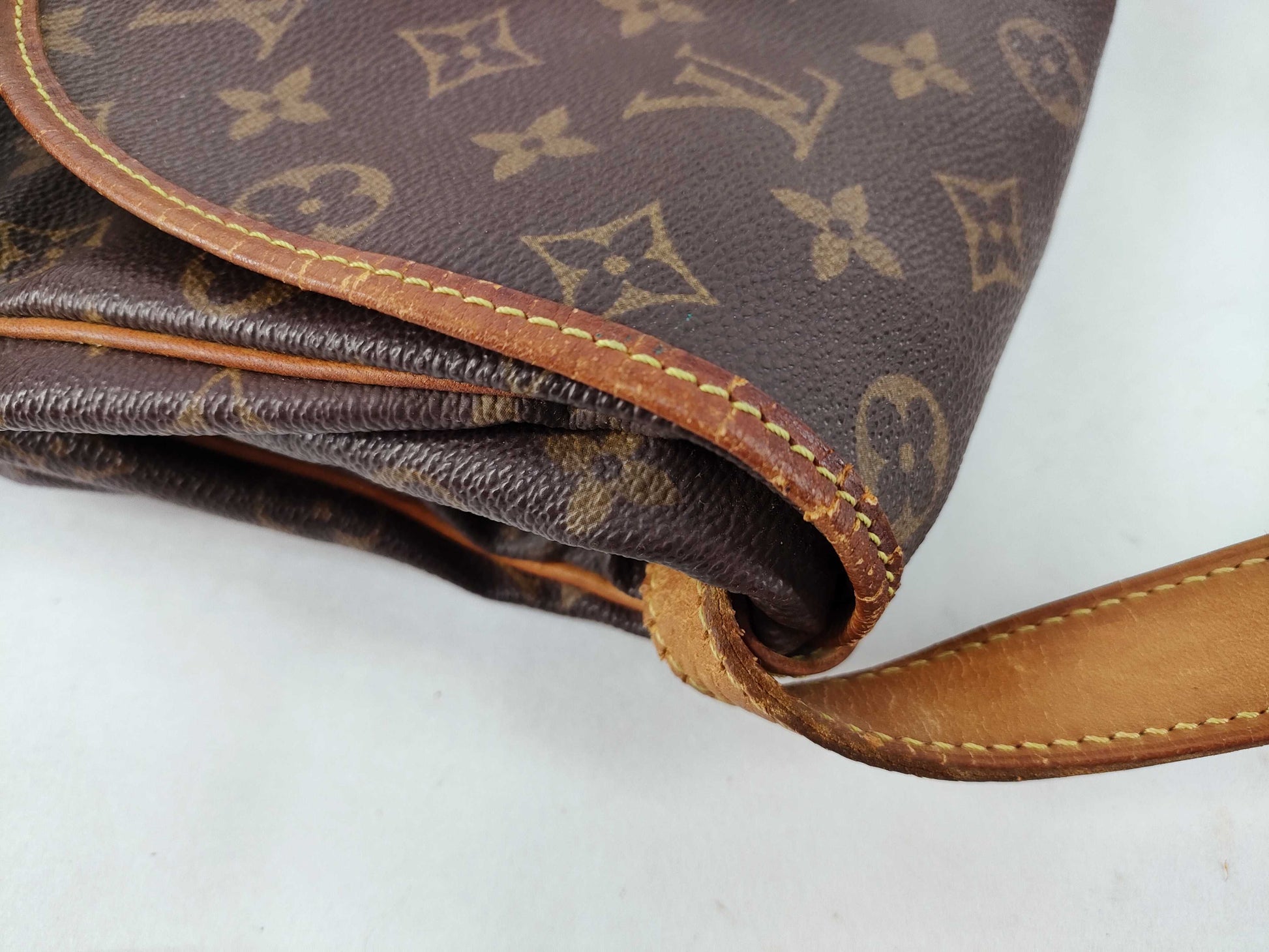 LOUIS VUITTON Monogram Louis Vuitton Shoulder Bag
