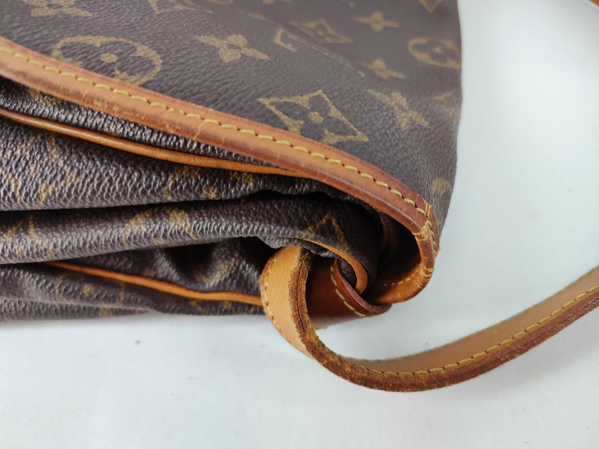 LOUIS VUITTON Monogram Shoulder Bag