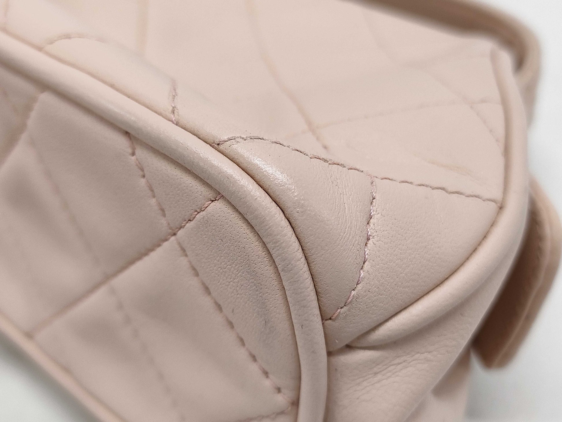 CHANEL Lambskin Clasp Pouch 1994561 Seal Shoulder Bag