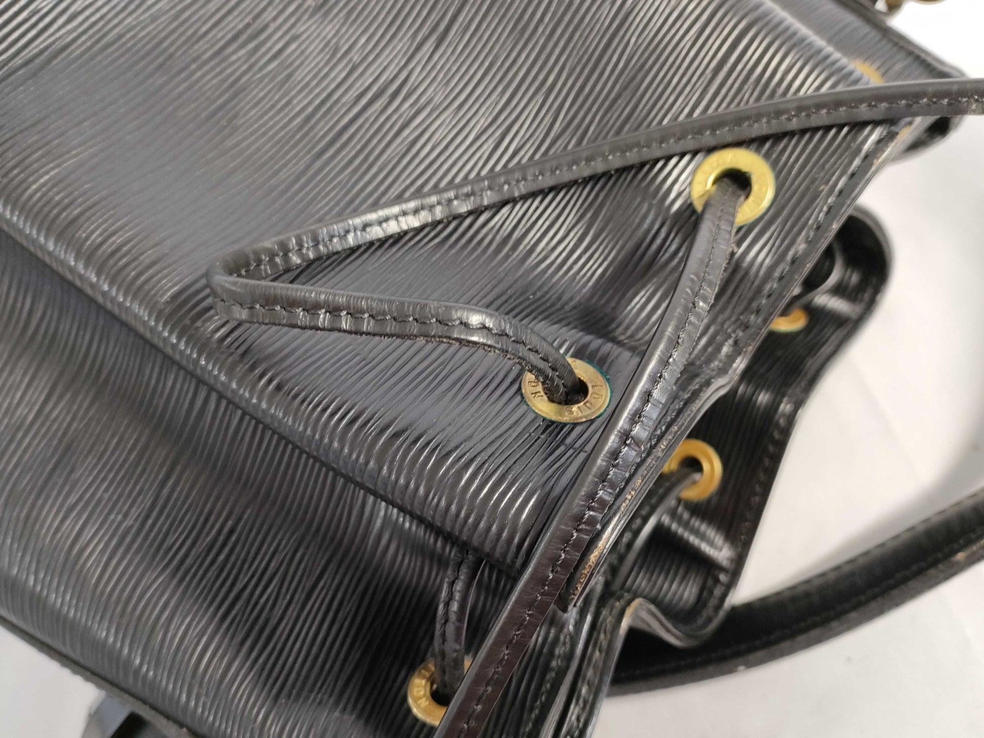 LOUIS VUITTON M44102 Monogram LOUIS VUITTON Petit Noe M44102 Shoulder Bag