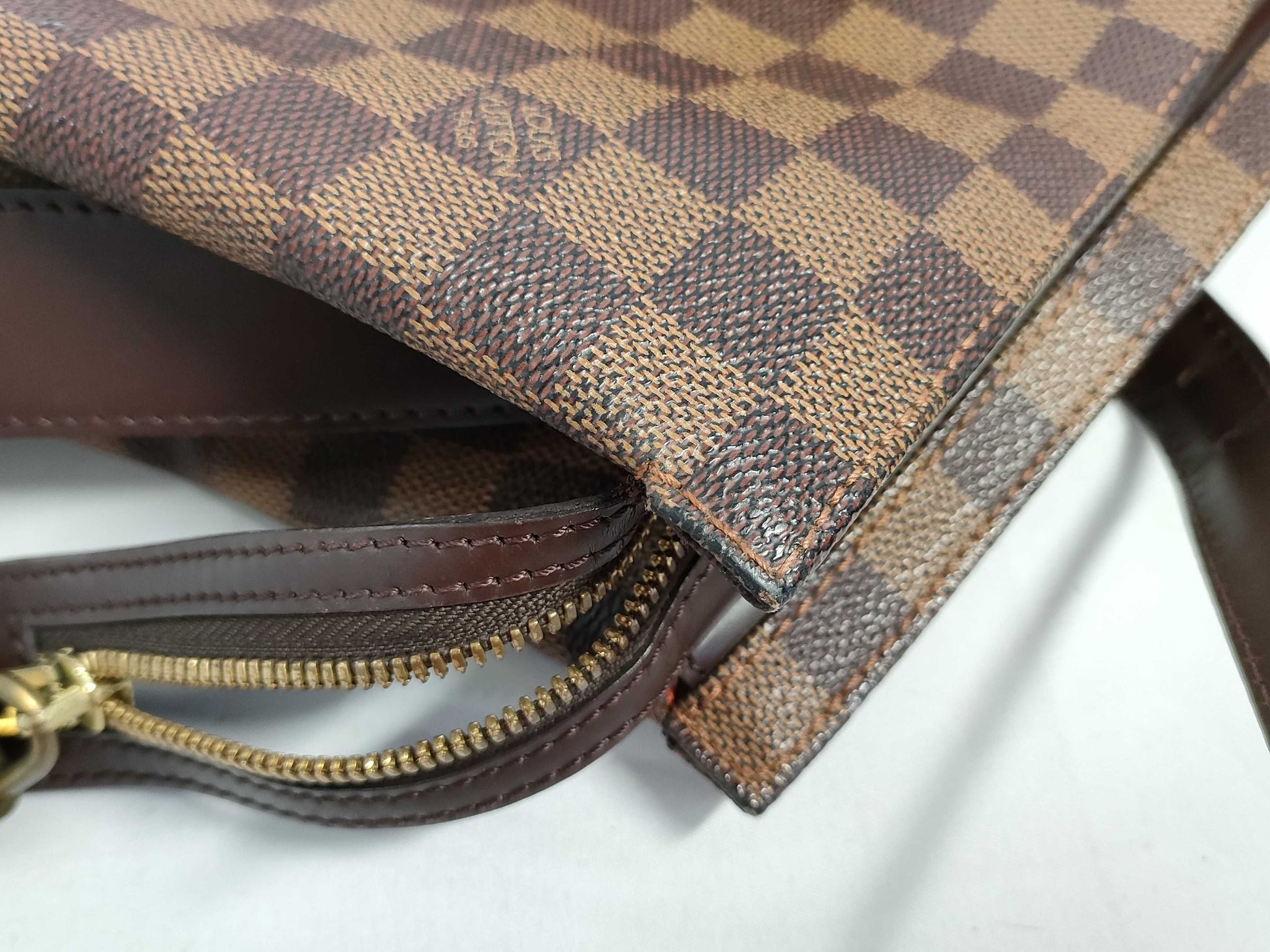 LOUIS VUITTON N51119 Damier Chelsea Handbag