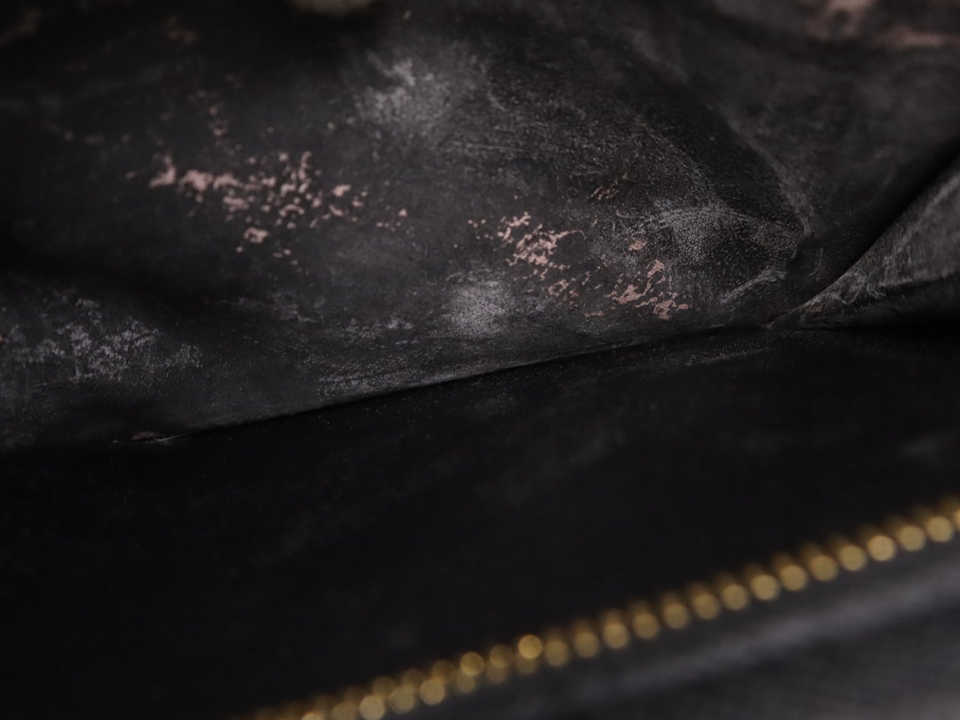 LOUIS VUITTON M52632 Epi Art Deco Noir Second Bag