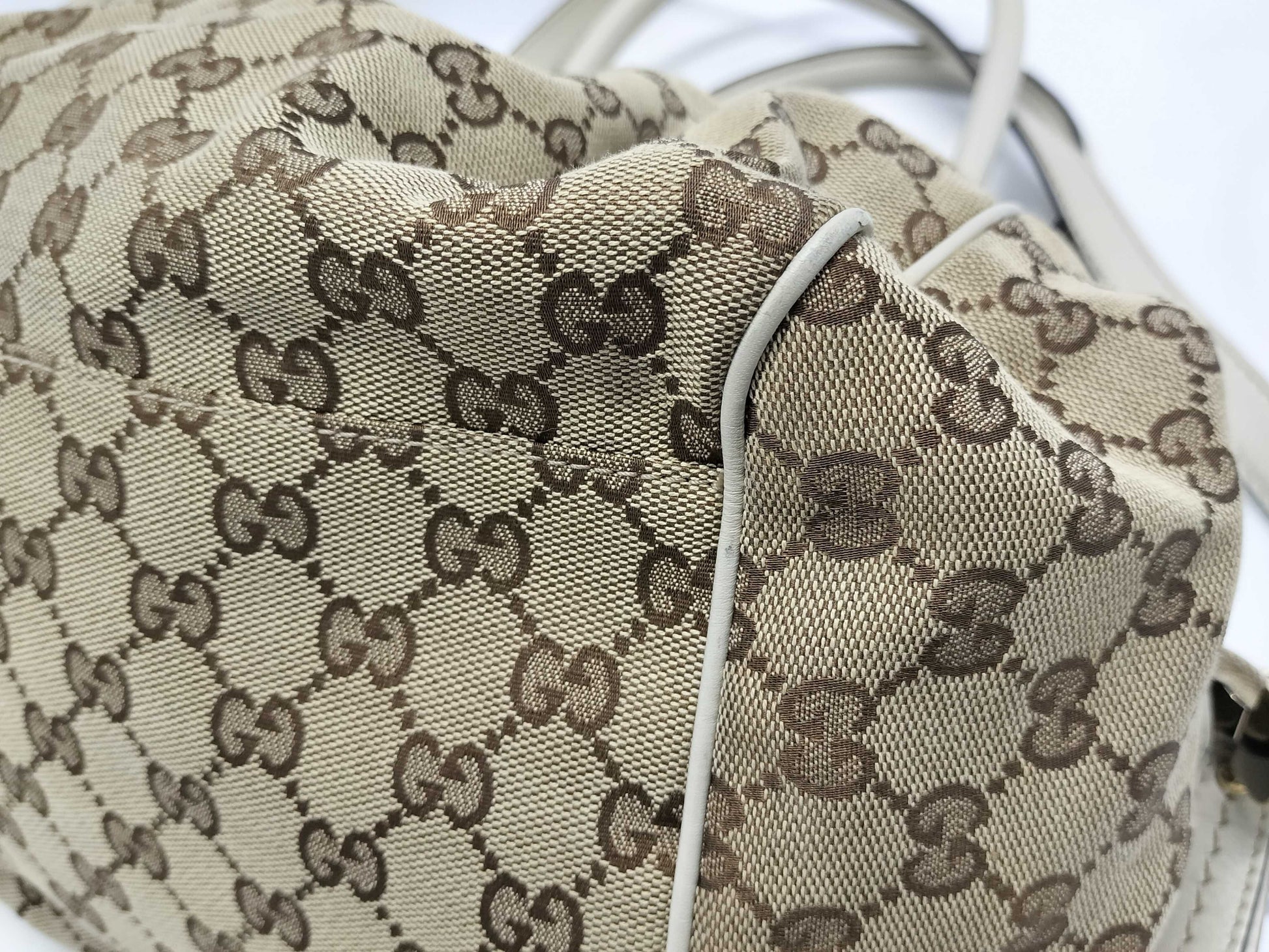 GUCCI 223974GG Canvas 2-Way Handbag with Keychain and Shoulder Strap