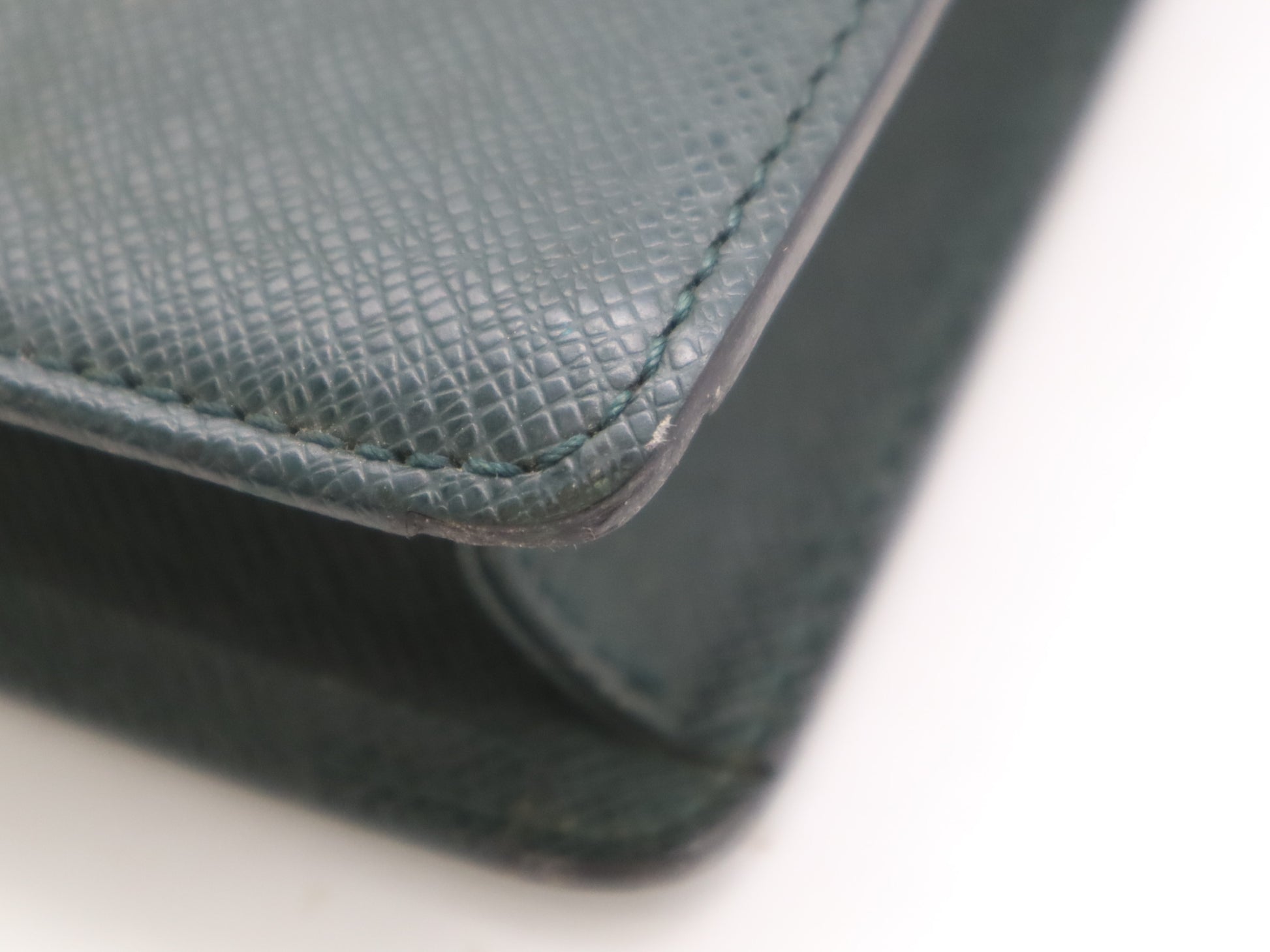 LOUIS VUITTON M30074 Taiga Serviette Clado Business Bag