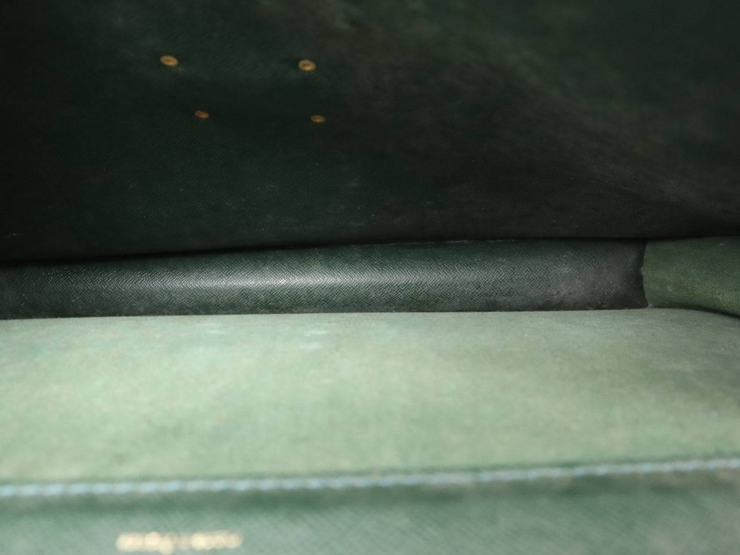 LOUIS VUITTON M30074 Taiga Serviette Clado Business Bag