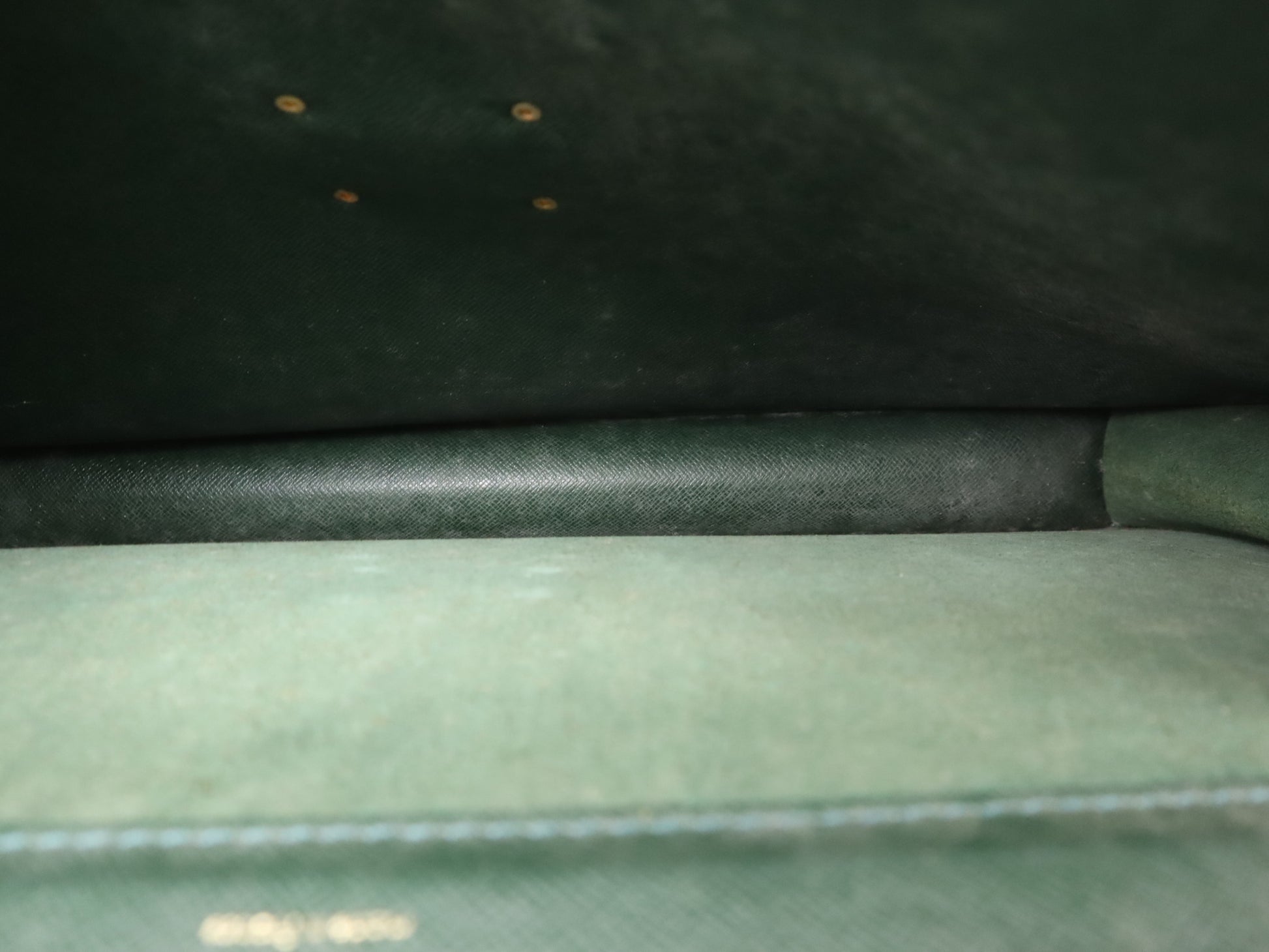 LOUIS VUITTON M30074 Taiga Serviette Clado Business Bag