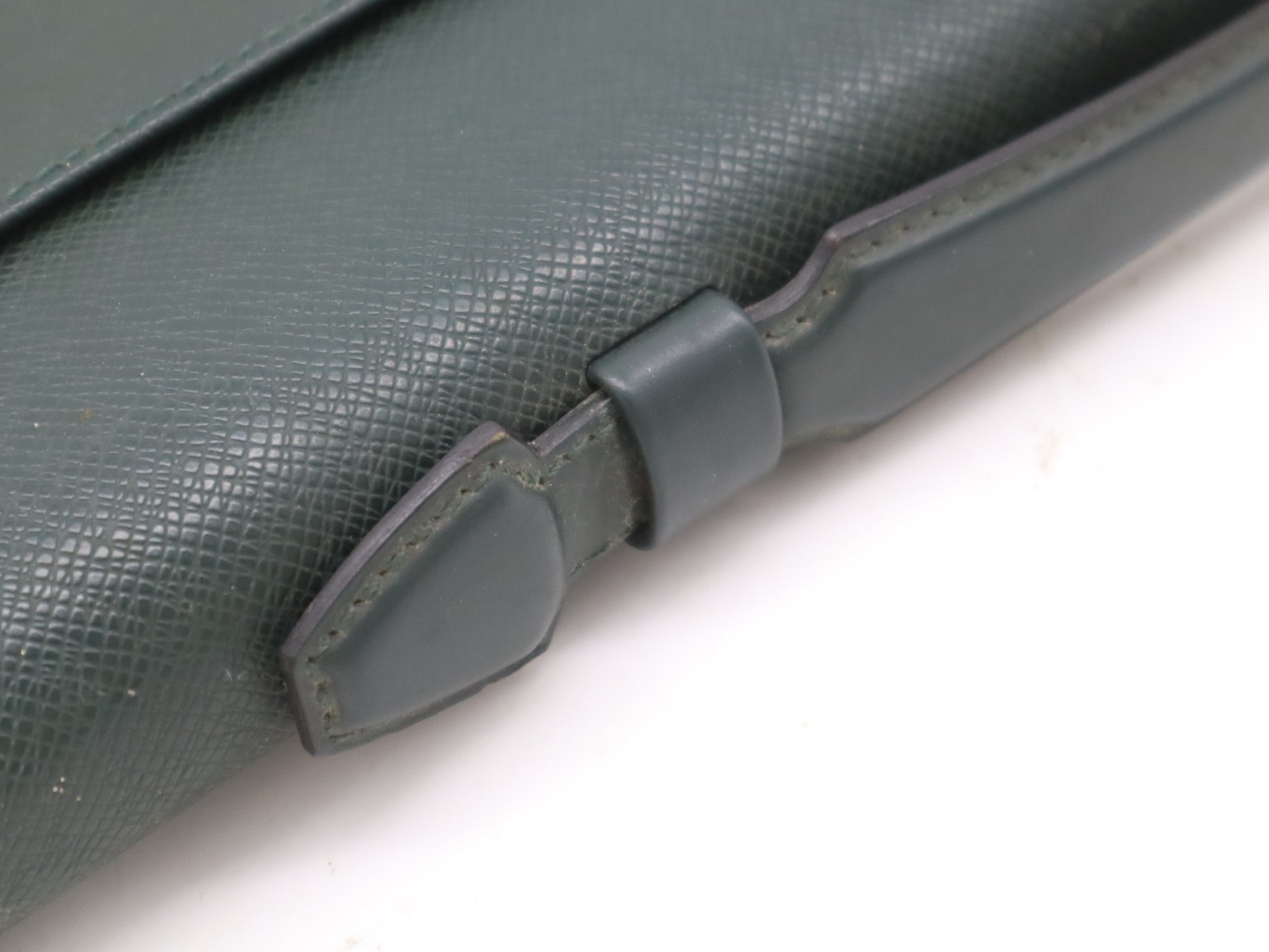 LOUIS VUITTON M30074 Taiga Serviette Clado Business Bag