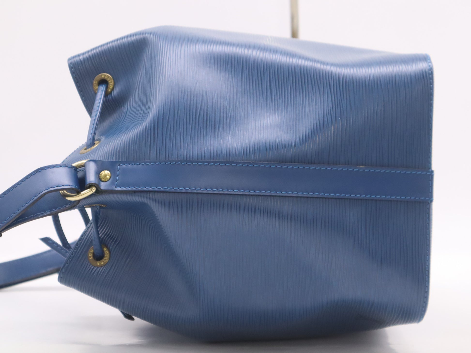 LOUIS VUITTON M44105 Epi Petit Noe Toledo Blue Shoulder Bag
