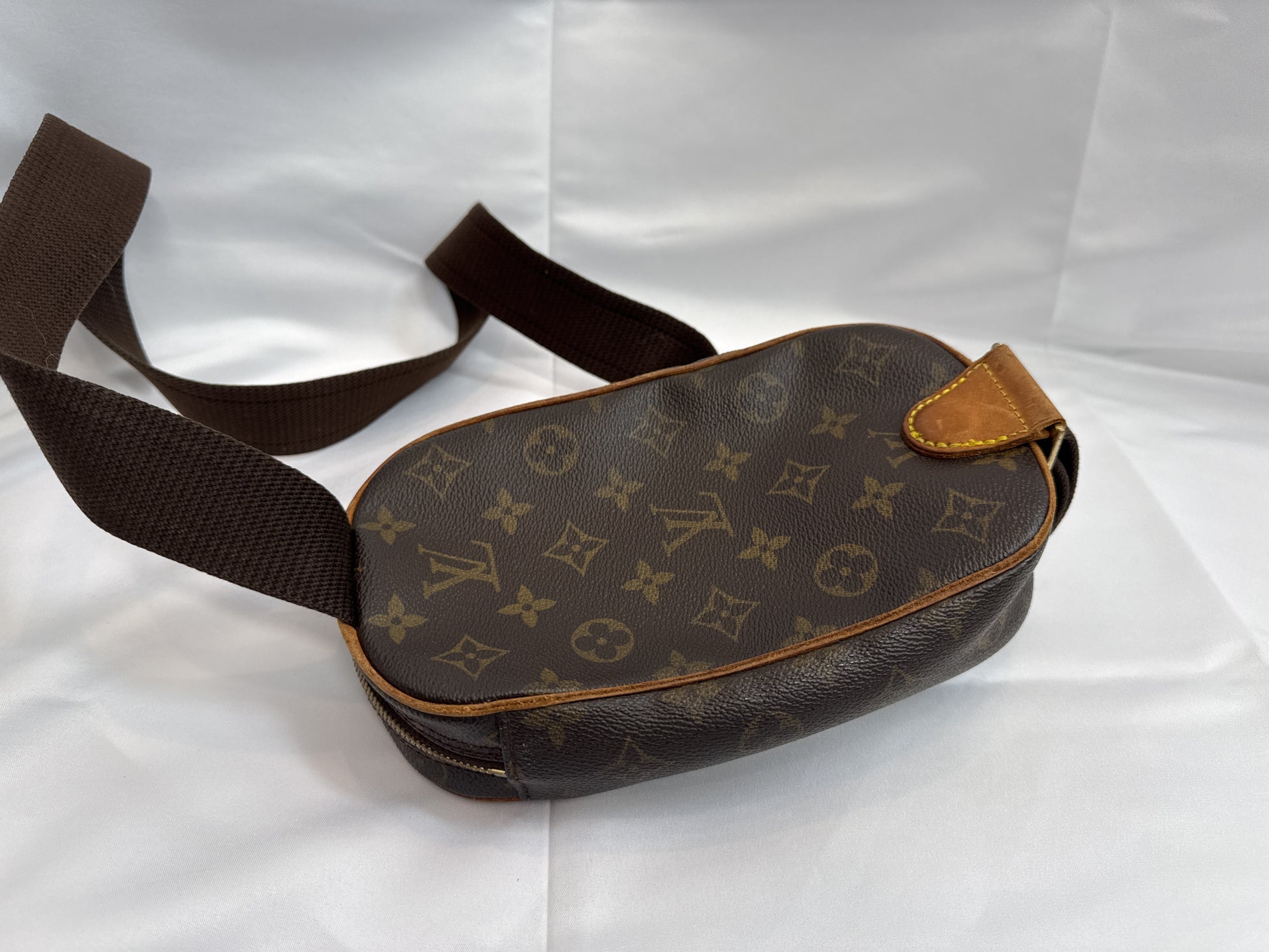 LOUIS VUITTON Monogram Pochette Ganjou Shoulder Bag