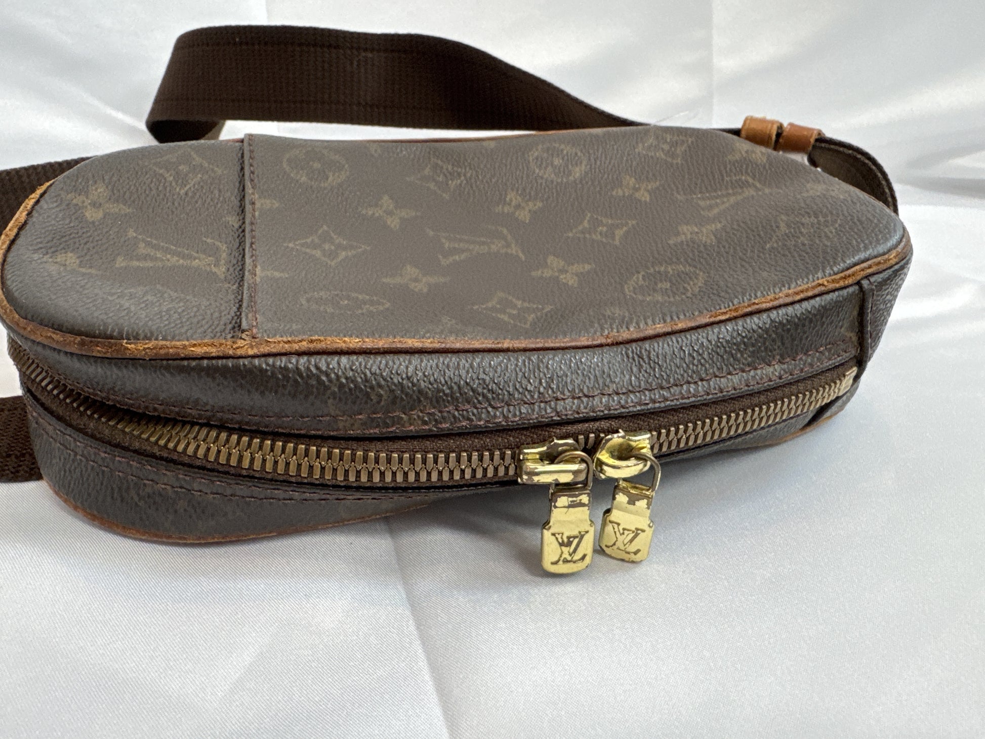 LOUIS VUITTON Monogram Pochette Ganjou Shoulder Bag