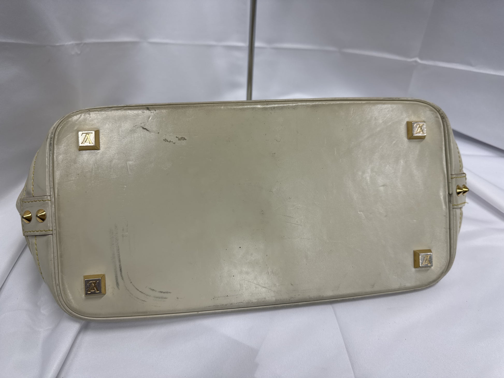 LOUIS VUITTON Suhali Lockit MM Bron Handbag