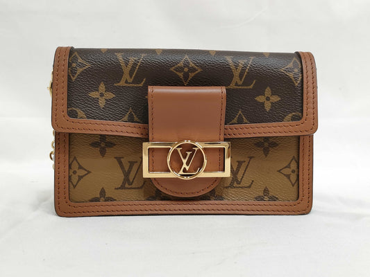 LOUIS VUITTON M 68746 Monogram LOUIS VUITTON Portefeuille Dauphine M68746 Shoulder Bag