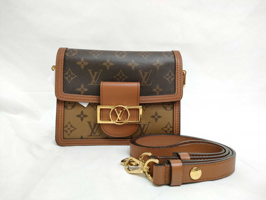 LOUIS VUITTON M 68746 Monogram LOUIS VUITTON Portefeuille Dauphine M68746 Shoulder Bag