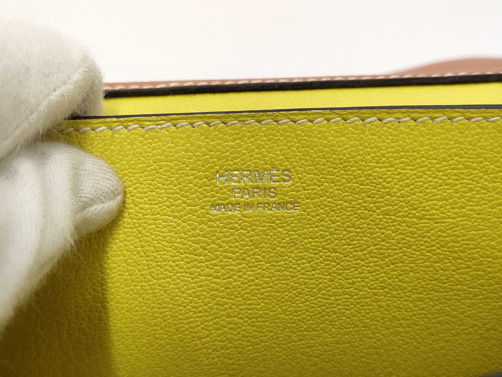 HERMES Opry 24 A engraved shoulder bag