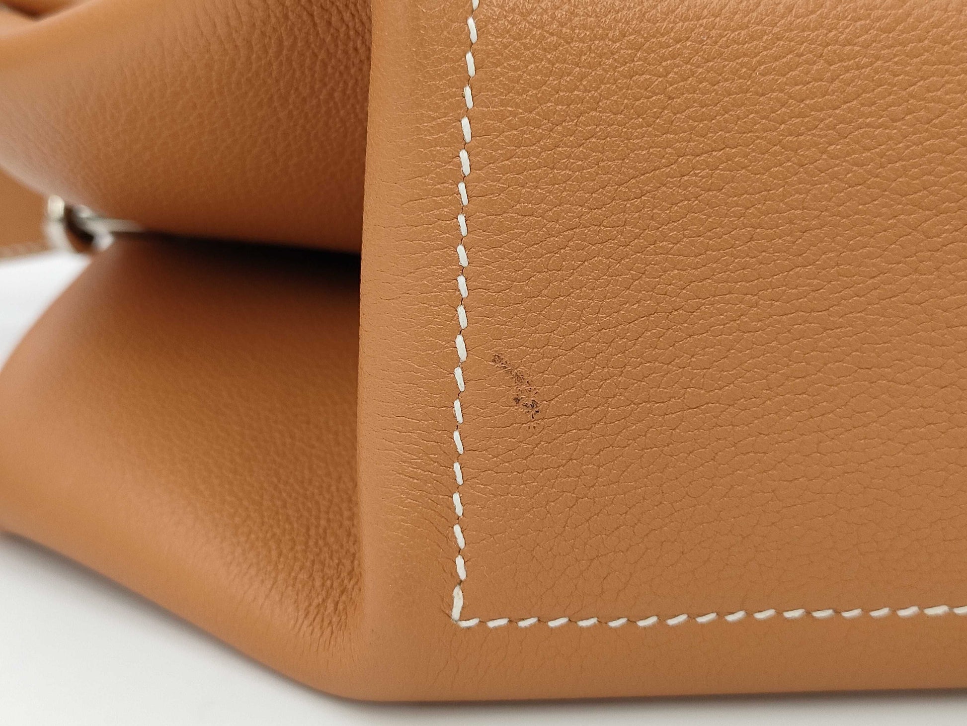 HERMES Opry 24 A engraved shoulder bag