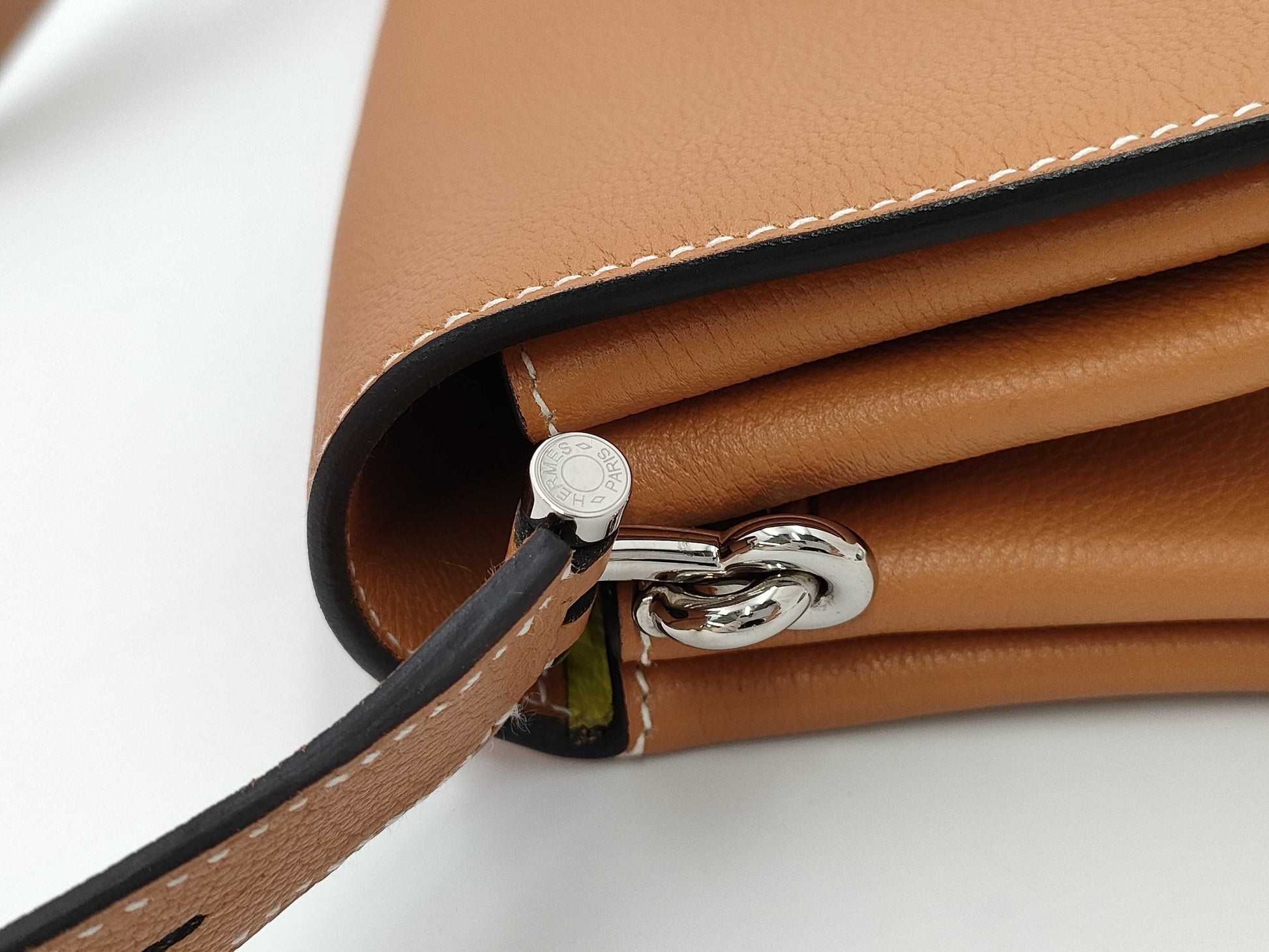 HERMES Opry 24 A engraved shoulder bag