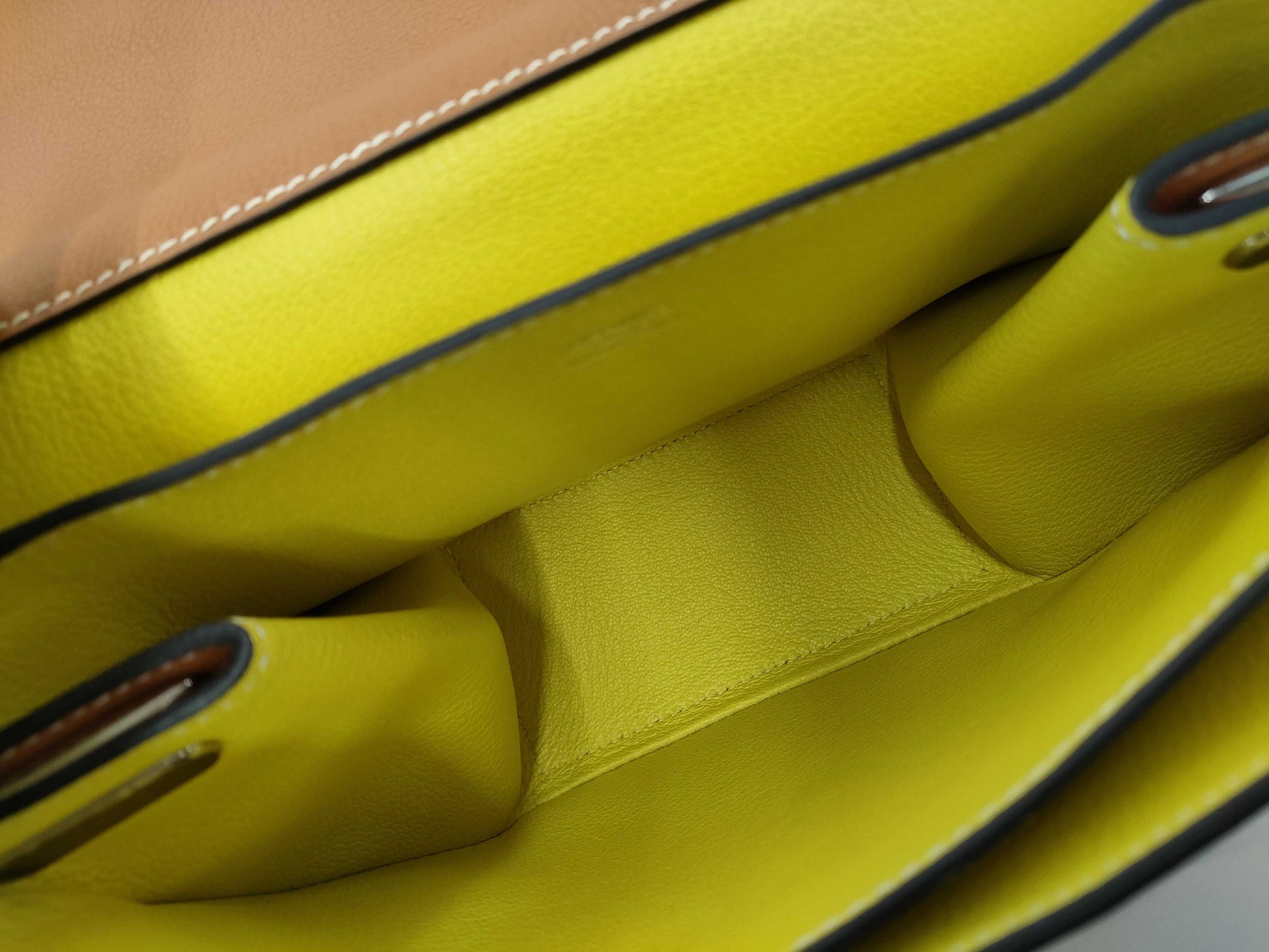 HERMES Opry 24 A engraved shoulder bag