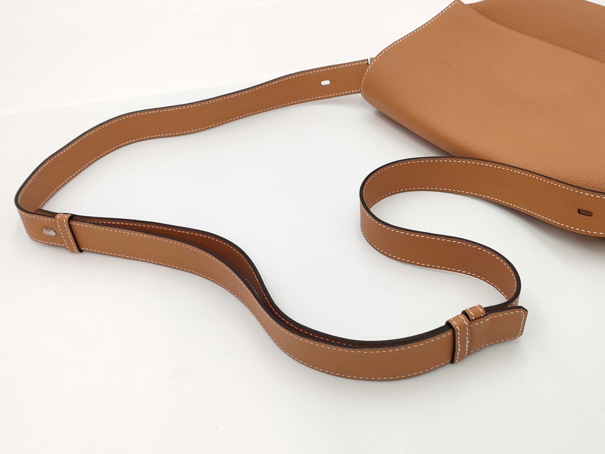 HERMES Opry 24 A engraved shoulder bag