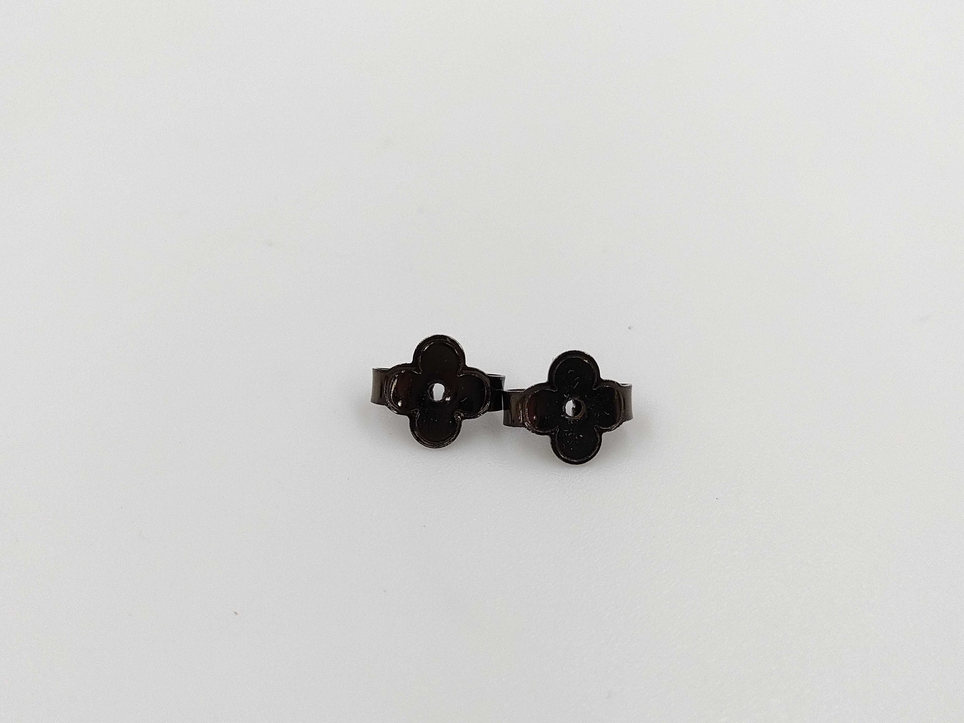 LOUIS VUITTON M02544 Pearl Earrings