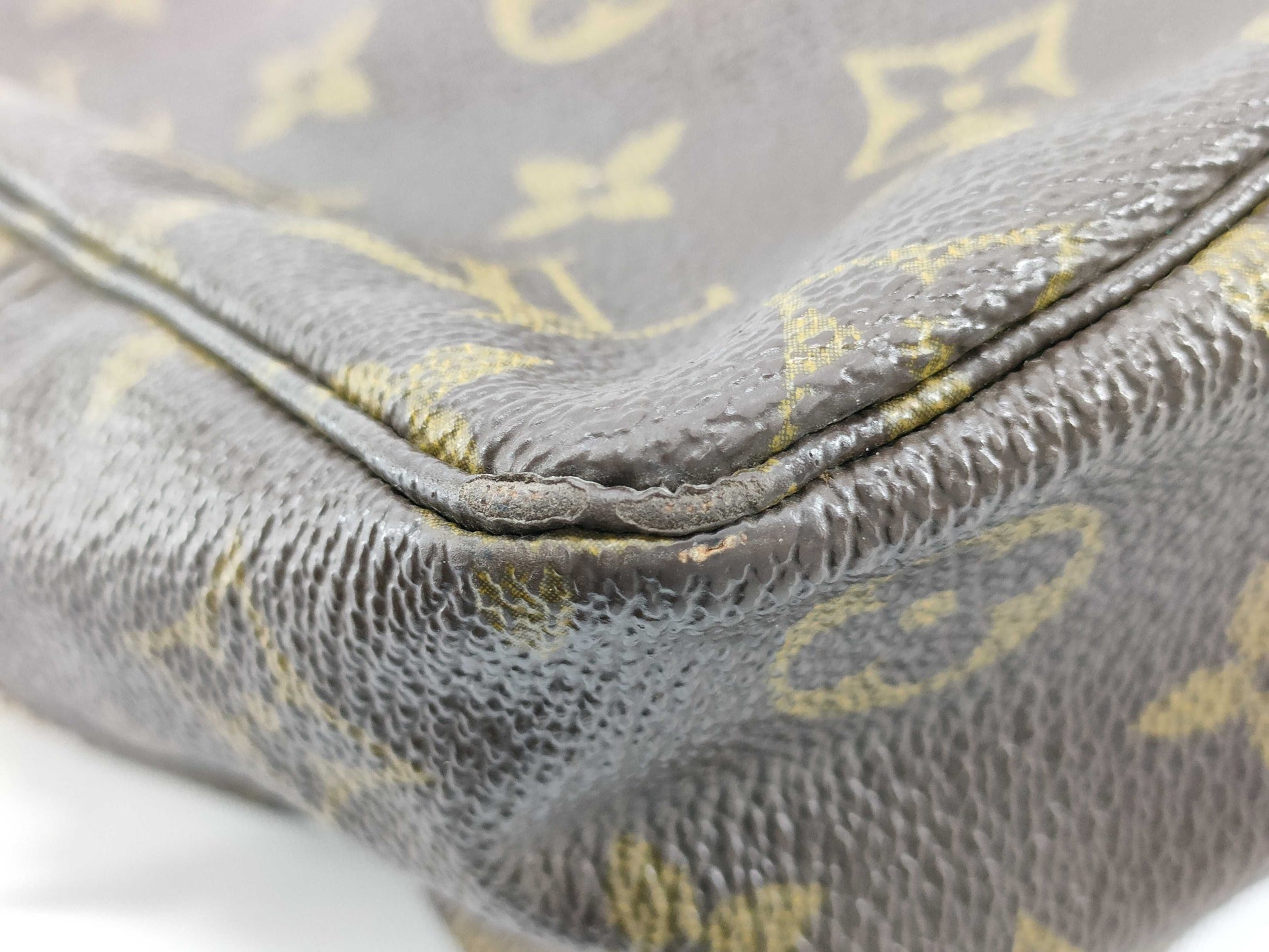 LOUIS VUITTON M47522 Monogram True Towel 28 M47522 Pouch