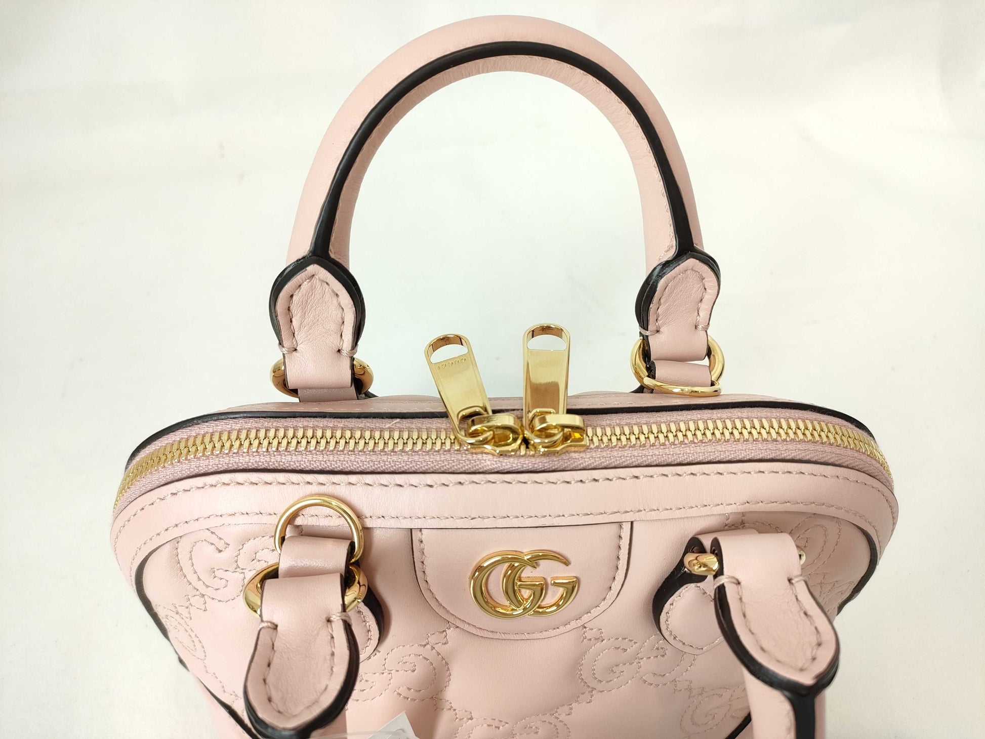 GUCCI GG Matelasse Handbag with Strap