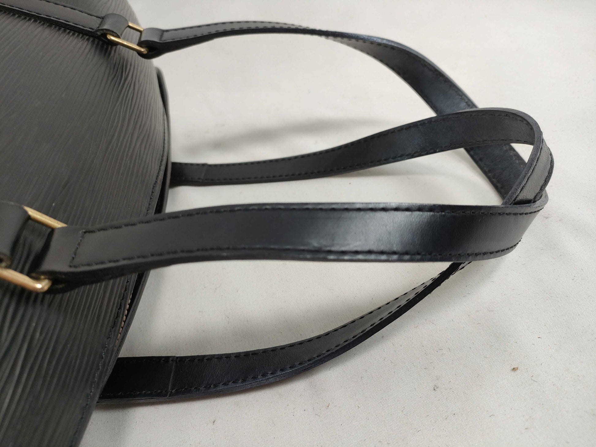 LOUIS VUITTON M 52222 Epi Leather Handbag in Black with Pouch, M52222