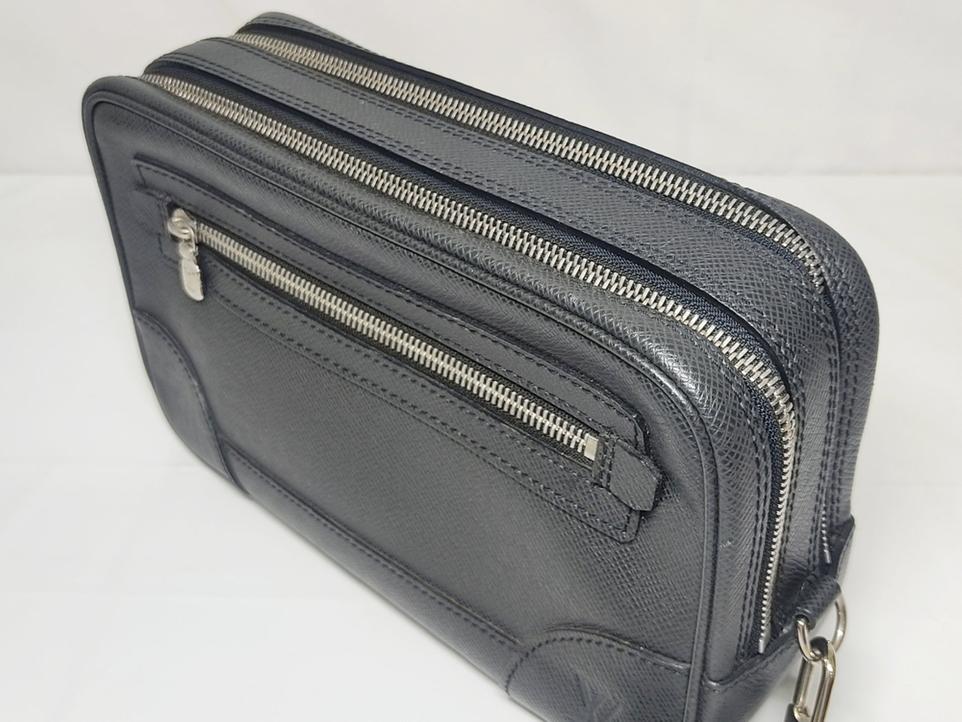LOUIS VUITTON Pavel M31142 Taiga/Ardoise Second Bag