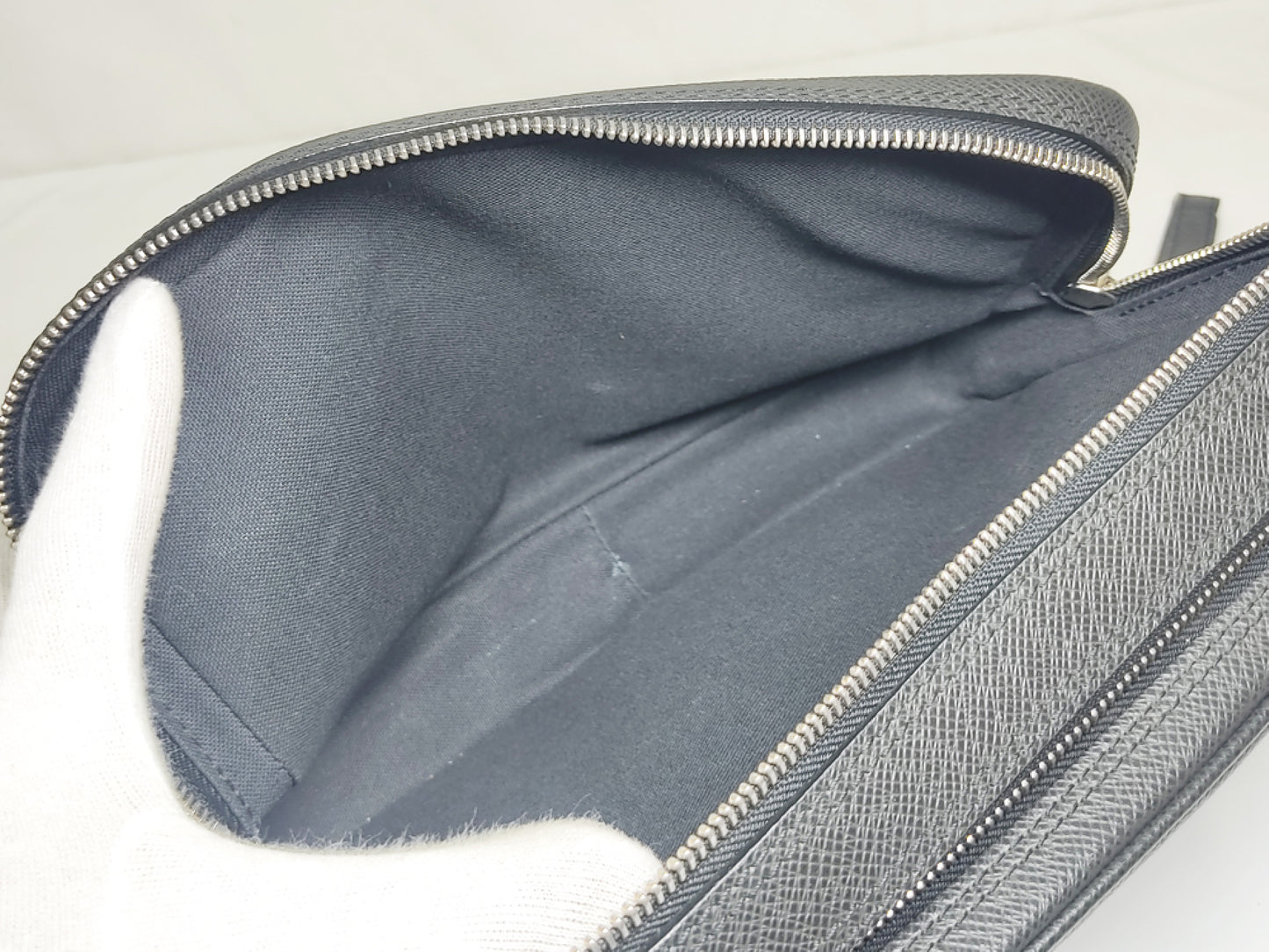 LOUIS VUITTON Pavel M31142 Taiga/Ardoise Second Bag