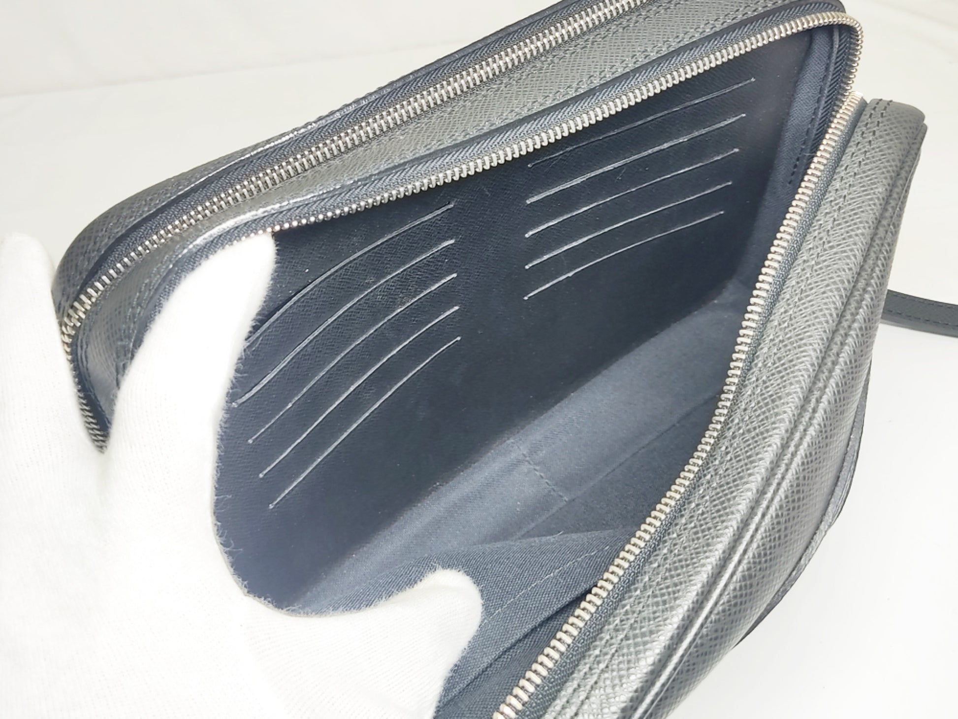 LOUIS VUITTON Pavel M31142 Taiga/Ardoise Second Bag