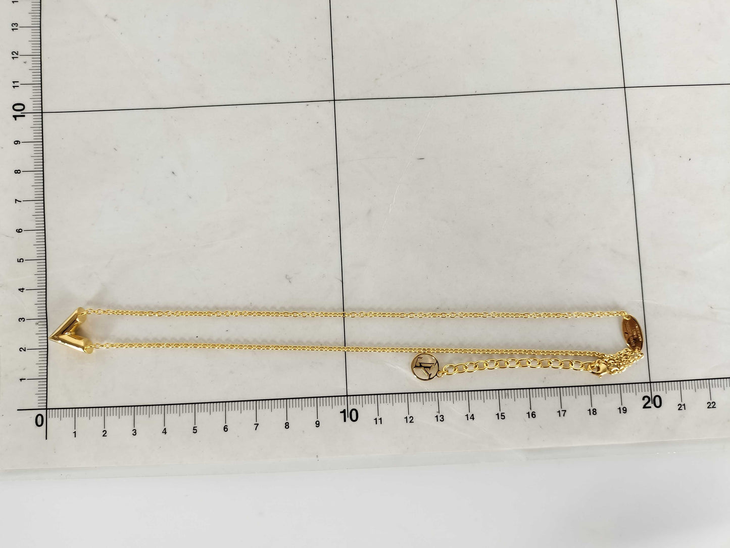 LOUIS VUITTON M61083 LOUIS VUITTON Essential V Gold Necklace M61083 Necklace