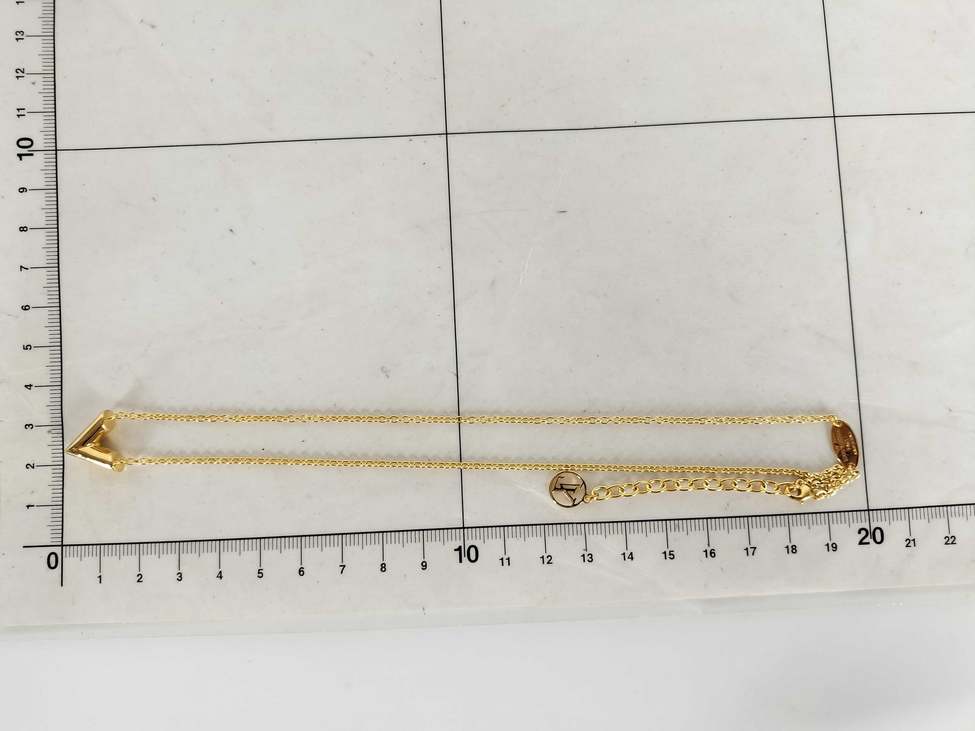 LOUIS VUITTON M61083 LOUIS VUITTON Essential V Gold Necklace M61083 Necklace