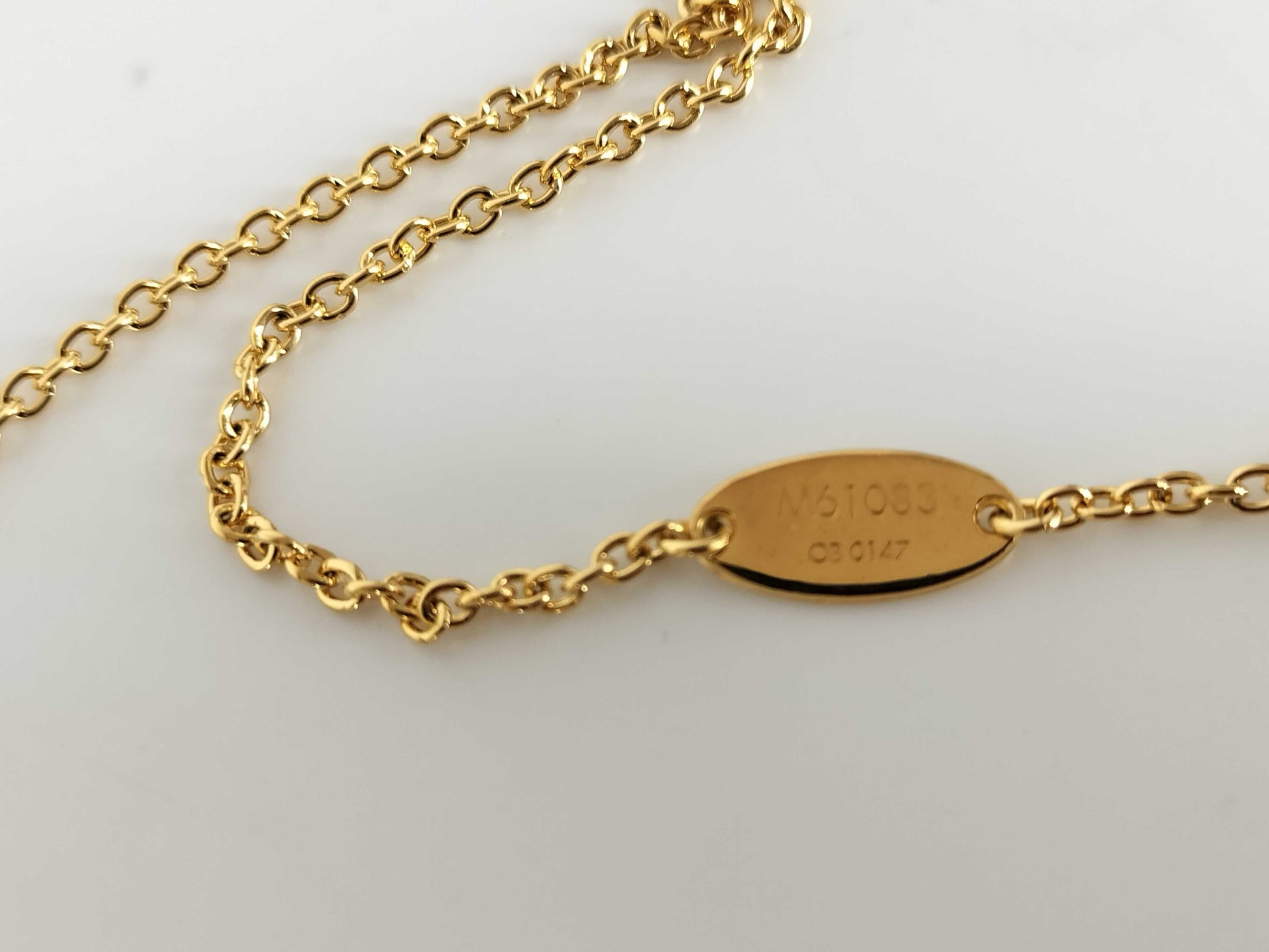 LOUIS VUITTON M61083 LOUIS VUITTON Essential V Gold Necklace M61083 Necklace