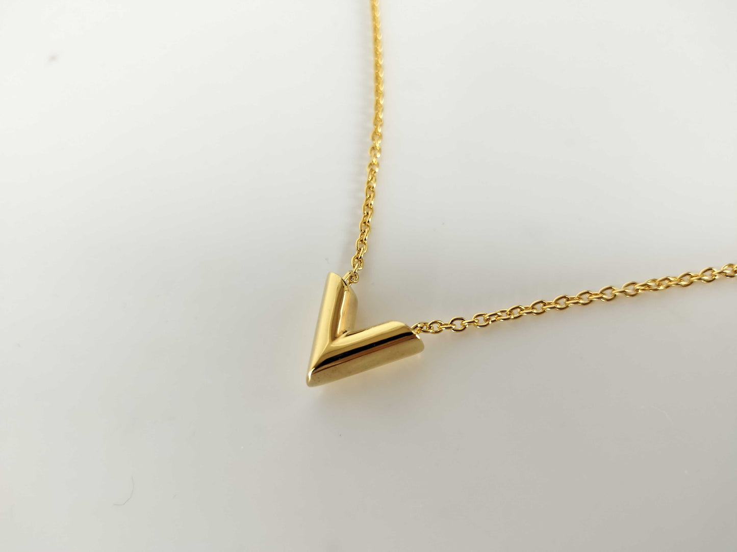 LOUIS VUITTON M61083 LOUIS VUITTON Essential V Gold Necklace M61083 Necklace