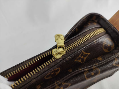 LOUIS VUITTON Monogram Louis Vuitton Monogram Viva Cite MM Shoulder Bag