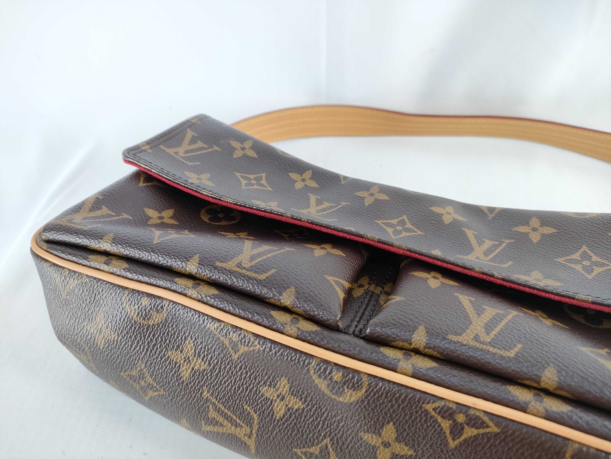 LOUIS VUITTON Monogram Louis Vuitton Monogram Viva Cite MM Shoulder Bag