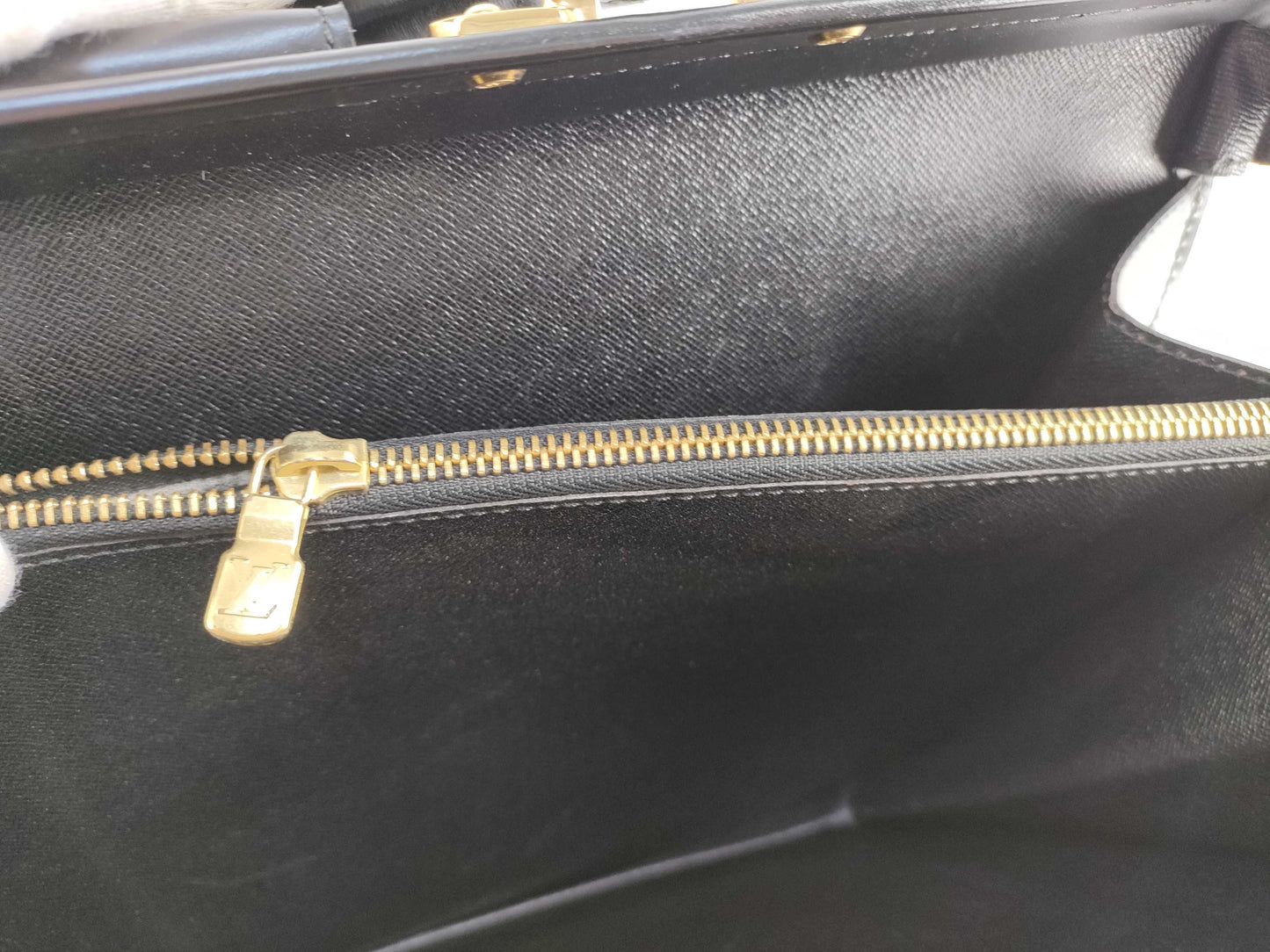 LOUIS VUITTON M54352 Epi Leather Serviet Fermoir M54352 MI1909 Black Shoulder Bag