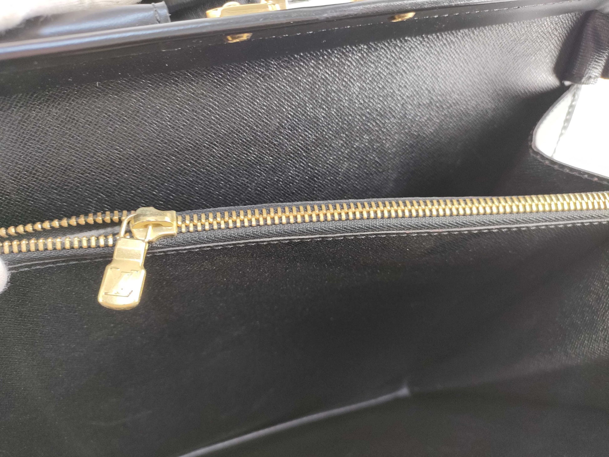 LOUIS VUITTON M54352 Epi Leather Serviet Fermoir M54352 MI1909 Black Shoulder Bag