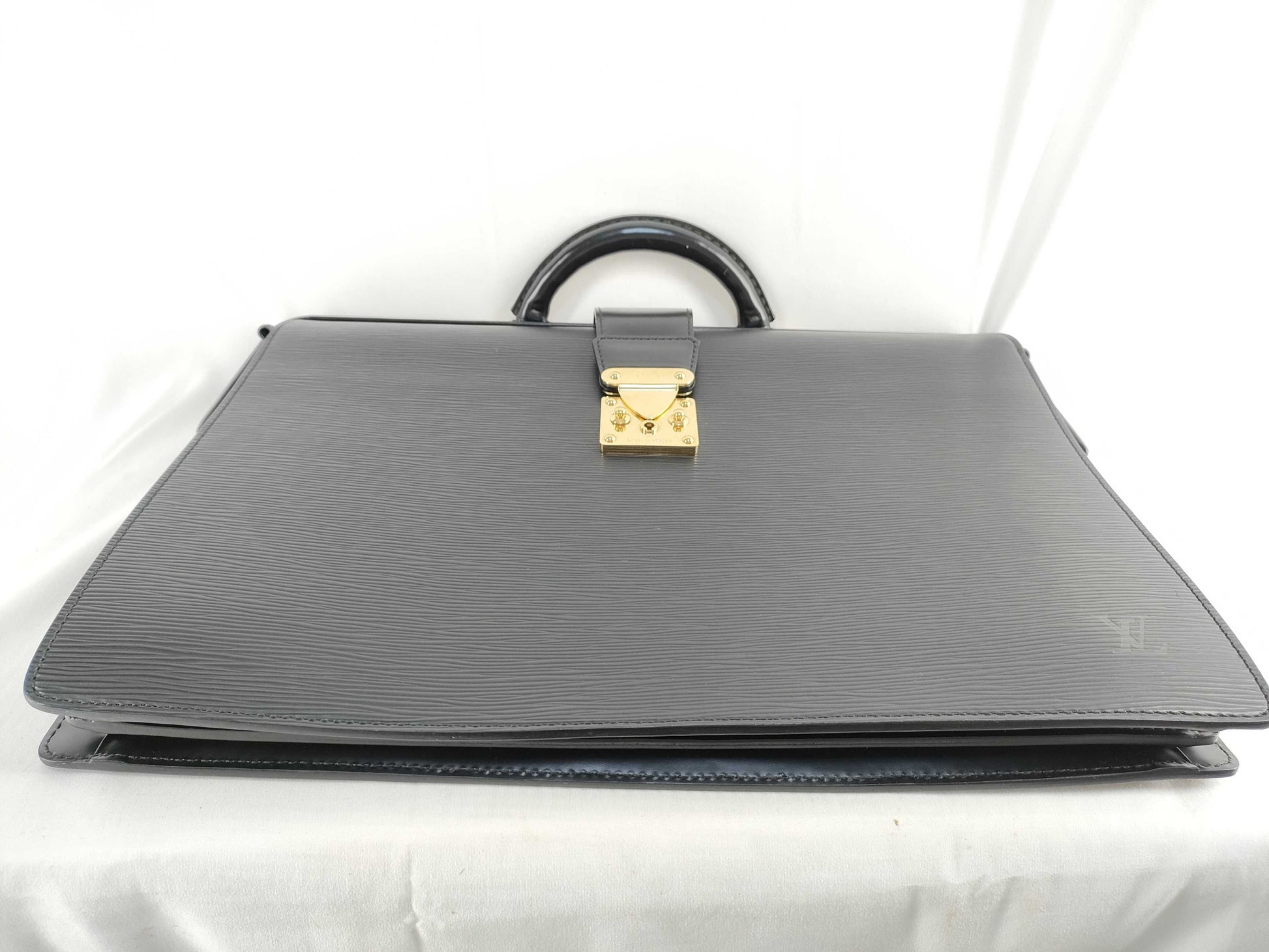 LOUIS VUITTON M54352 Epi Leather Serviet Fermoir M54352 MI1909 Black Shoulder Bag