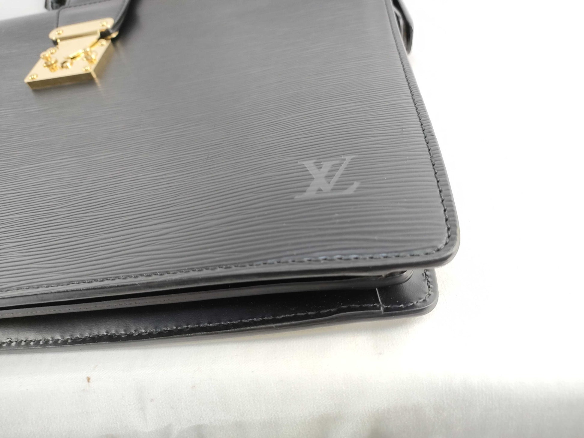 LOUIS VUITTON M54352 Epi Leather Serviet Fermoir M54352 MI1909 Black Shoulder Bag